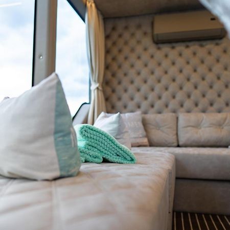 Lieblingsplatz Parey - Schwimmendes Living Luxboot Hotell Eksteriør bilde