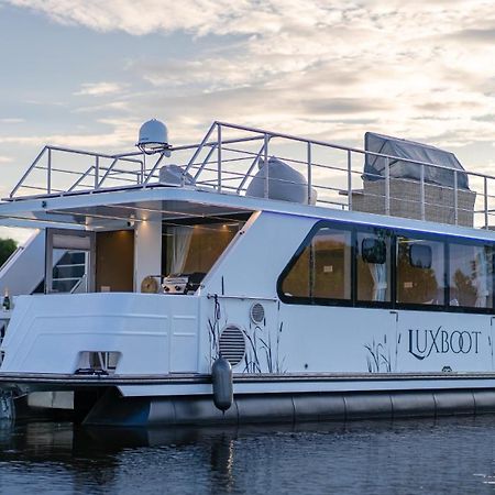 Lieblingsplatz Parey - Schwimmendes Living Luxboot Hotell Eksteriør bilde