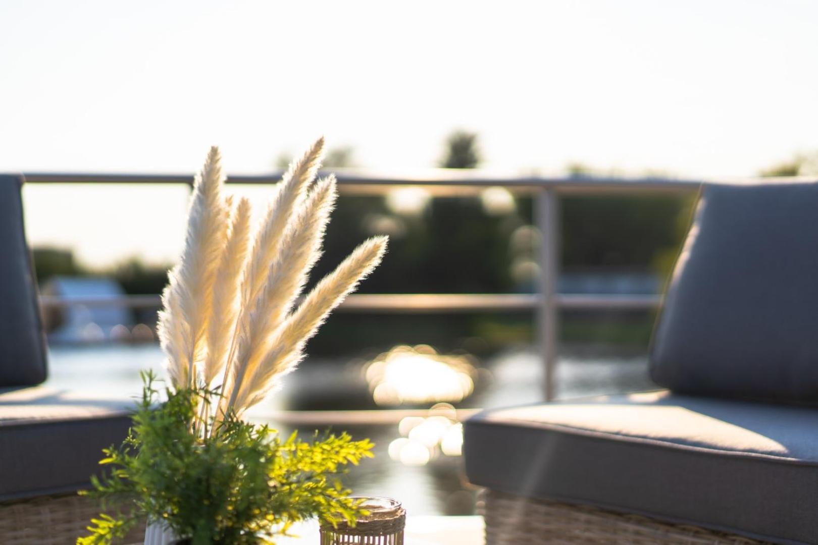 Lieblingsplatz Parey - Schwimmendes Living Luxboot Hotell Eksteriør bilde